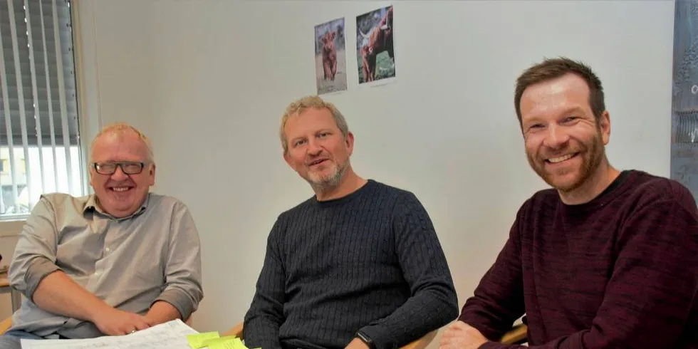 Roald Dolmen (i midten) satser på Dokker, læringsverktøyet som er skapt av gründerne Snorre Tørriseng (til venstre) og Torbjørn Hundseth.Foto: Pressefoto