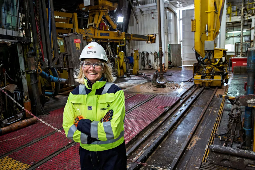 Kristin Færøvik, sjef for Lundin i Norge. Her på boredekket på riggen «Leiv Eriksson». Foto: Aleksander Nordahl