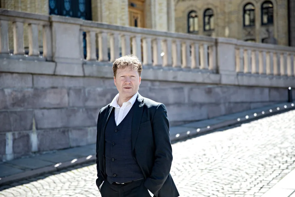Senterpartiets finanspolitiske talsperson, Sigbjørn Gjelsvik, er bekymret for om og hvordan EUs klimapakke kan påvirke norske arbeidsplasser.