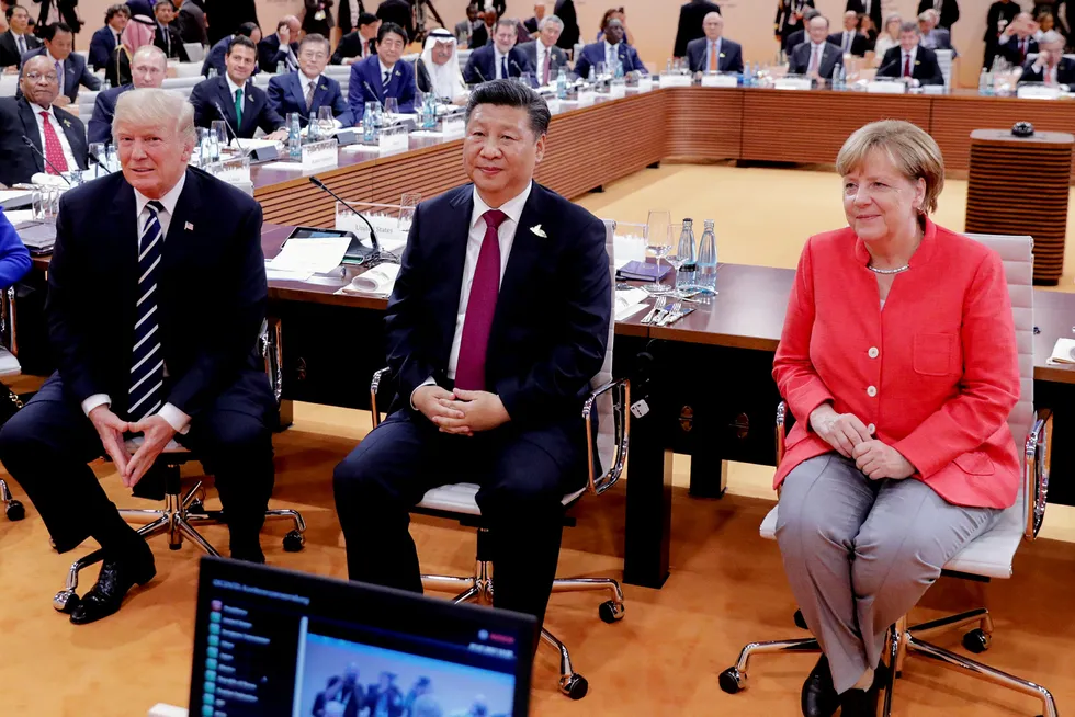 Handelskonflikter preger forholdet mellom president Donald Trump i USA, president Xi Jinping i Kina og forbundskansler Angela Merkel i Tyskland. Økt ulikhet kan forsterke globale ubalanser, ifølge økonomer. Bildet er fra et G20-møte i Hamburg i 2017.