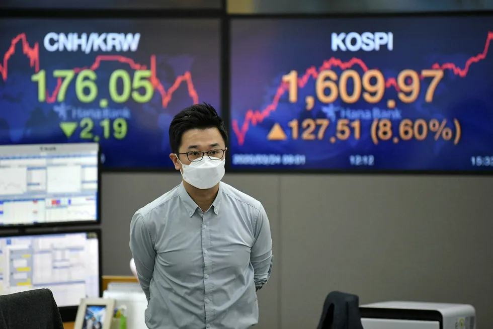 Seoul-børsen i Sør-Korea steg med over åtte prosent på tirsdag. Oppgangen fortsetter i Asia i morgentimene på onsdag.