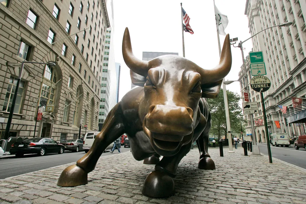 Charging Bull-skulpturen i New Yorks finansdistrikt er et av verdens mest kjente symboler på oppgangsperioder i aksjemarkedet, slik den vi nå er inne i.