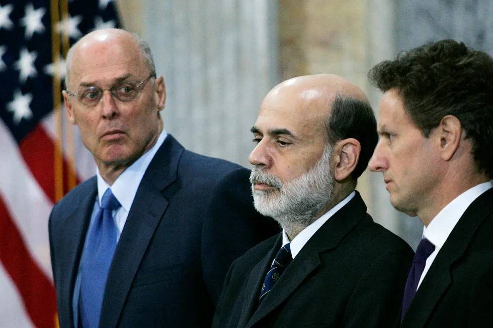 Midt i dramaet i 2008: Finansminister Hank Paulson (fra venstre), sentralbanksjef Ben Bernanke og Tim Geithner, leder for sentralbanken i New York, troppet alle tre opp i Washington i oktober 2008 – da finanskrisen hadde slått inn for alvor.