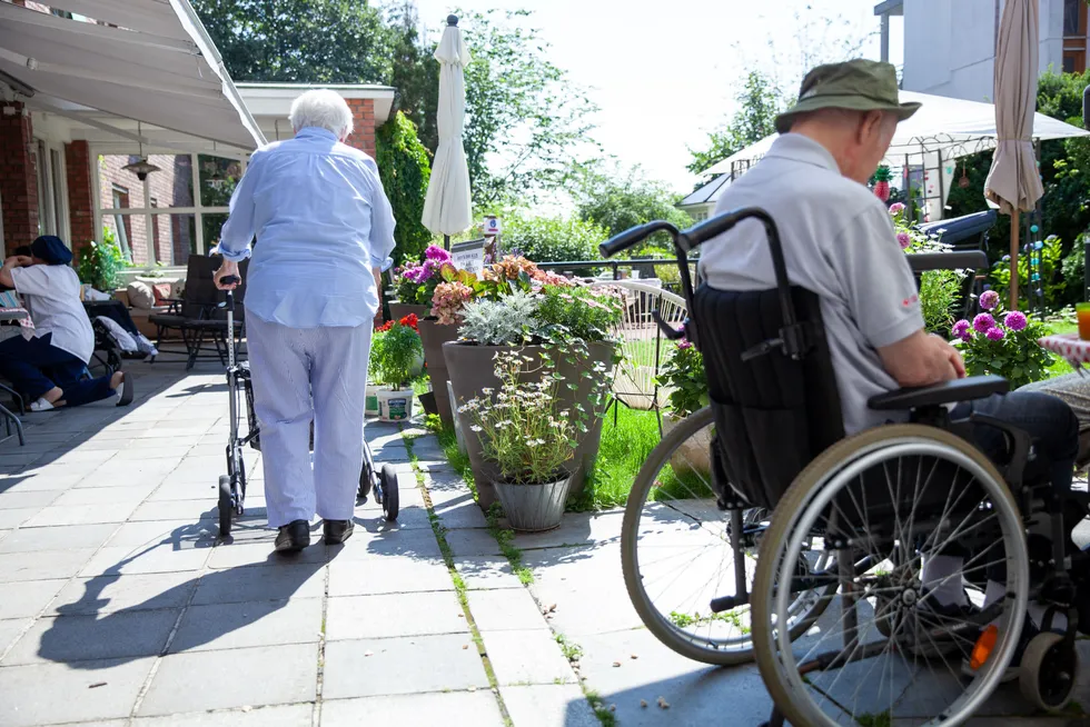 Private aktører har bidratt til å heve standarder for velferdstjenester, skriver forfatterne.