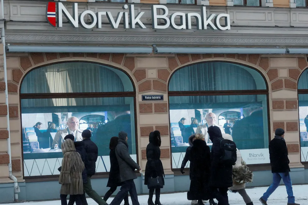 Hovedaksjonæren i Norvik Banka har sendt en klage til Verdensbanken knyttet til krav om bestikkelser fra Latvias sentralbanksjef, opplyser bankeieren selv til Assosiated Press mandag. Foto: REUTERS/Ints Kalnins/NTB Scanpix