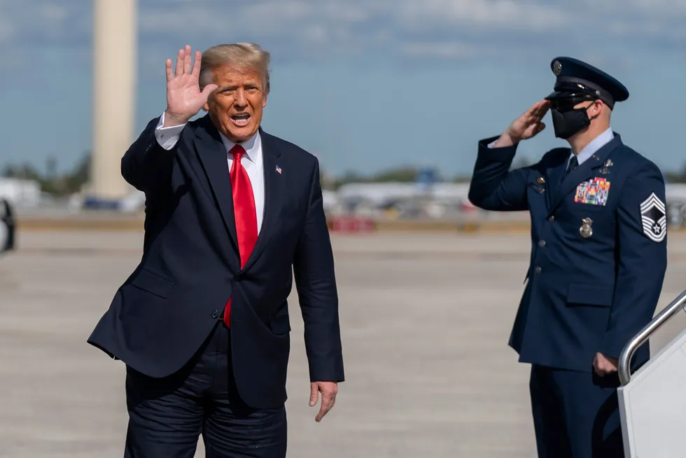Ekspresident Donald Trump ankommer Florida og feriestedet med presidentflyet Air Force One for siste gang.