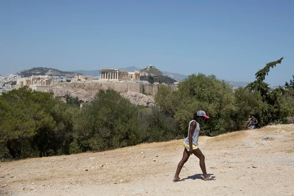 Parken Filopappos med utsikt til Akropolis. Mange unge grekere har forlatt Hellas for å finne arbeid de siste åtte årene.
