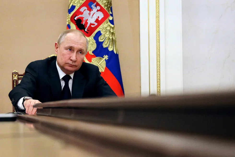 Dersom president Vladimir Putin får betalingsproblemer og ikke betaler dollarrentene sine onsdag, kan Russland være statsbankerott om en måned.