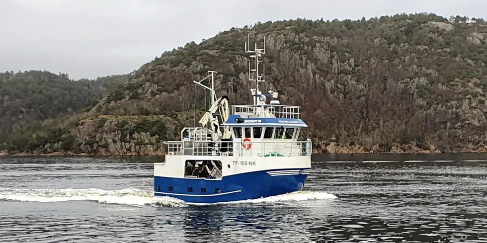 «Kristine Elisabeth» er endelig på vei hjem fra Mandal til Honningsvåg, med en nødvendig stopp for å justere snurrevadriggen. Julaften kan imidlertid ryke, tror reder Ulf Helge Johansen.