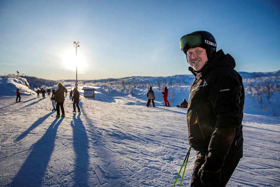 Styreleder Arne Pålgardhaugen i Geilo Holding – som eier skianlegget på Geilo og områdene rundt – tar imot julegjestene i praktfullt vintervær og nå viser utviklingen positive resultater.