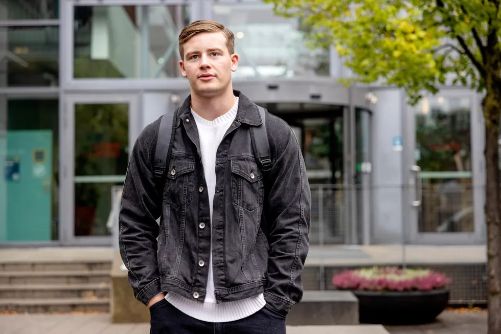 Håkon Jacobsen (22) studerer eiendomsmegling på BI og er allerede boligeier. Nå håper han neste ukes renteheving blir den siste.