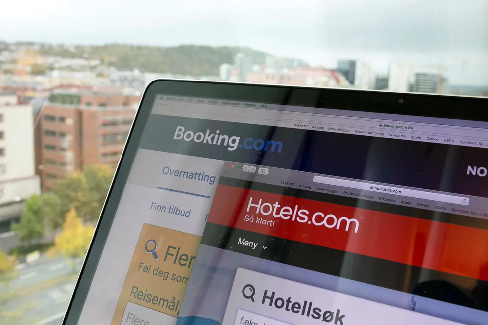 Hotels.com og Booking.com forteller kundene at hotellene er «fulle», men egentlig er det bare bookingsidenes kvote som er oppbrukt, og hotellene står igjen med tomme rom.