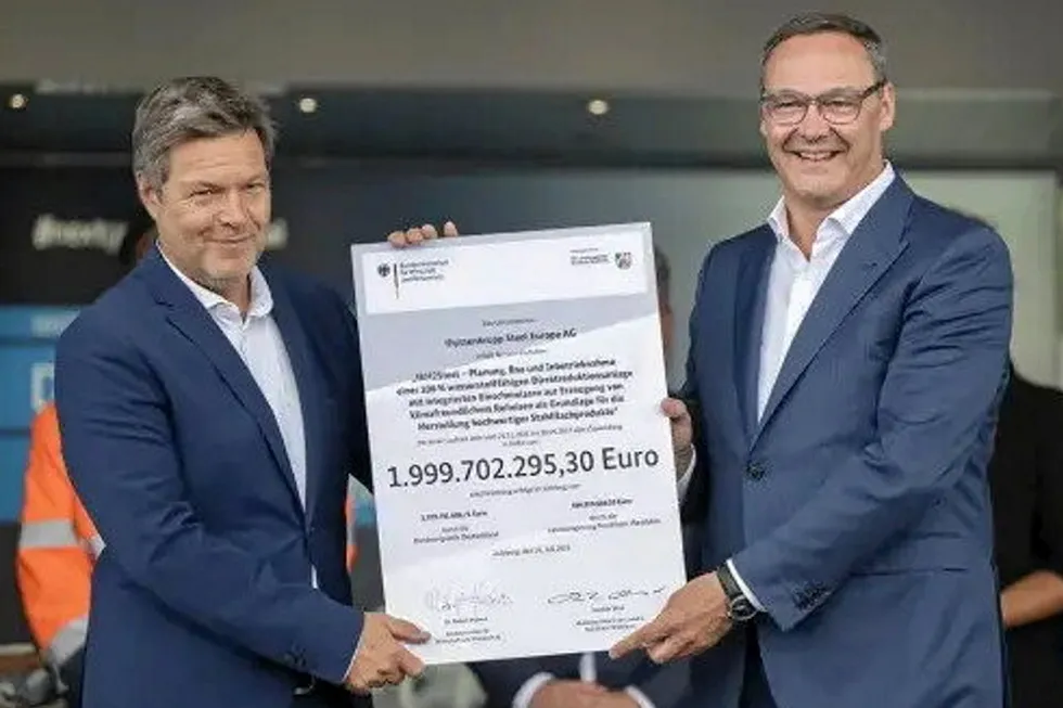 Thyssenkrupp Steel Europe CEO Bernhard Osburg, right, receives a symbolic cheque for almost €2bn from German Vice-Chancellor Robert Habeck in July last year.