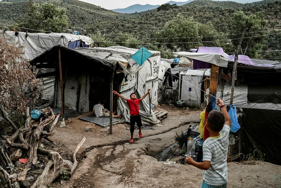 Morialeiren på Lesbos: Hellas har blitt sittende med Svarteper når Europa mangler politisk vilje og evne til å håndtere 20.000 asylsøkere strandet på en gresk øy, skriver artikkelforfatterne.
