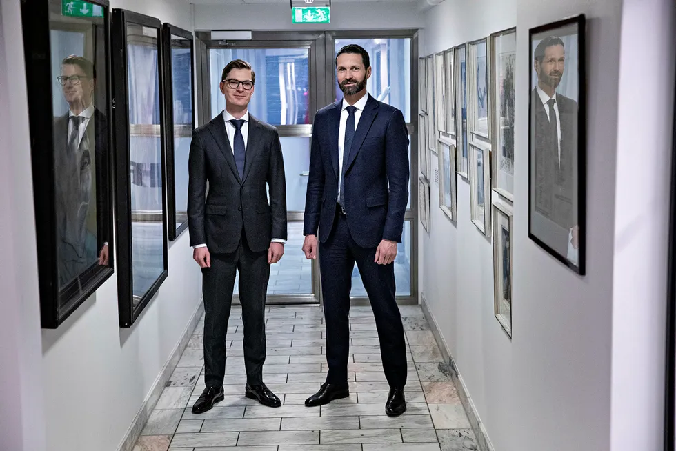Porteføljeforvalterne Arne Simensen (til venstre) og Erlend Lødemel i Fondsfinans tror verdensøkonomien vil vokse saktere i år enn i fjor, men ser likevel lyst på markedsutsiktene.