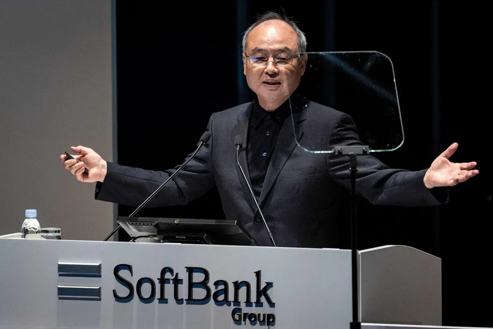 Softbanks grunnlegger og konsernsjef Masayoshi Son under generalforsamlingen i Tokyo på fredag.