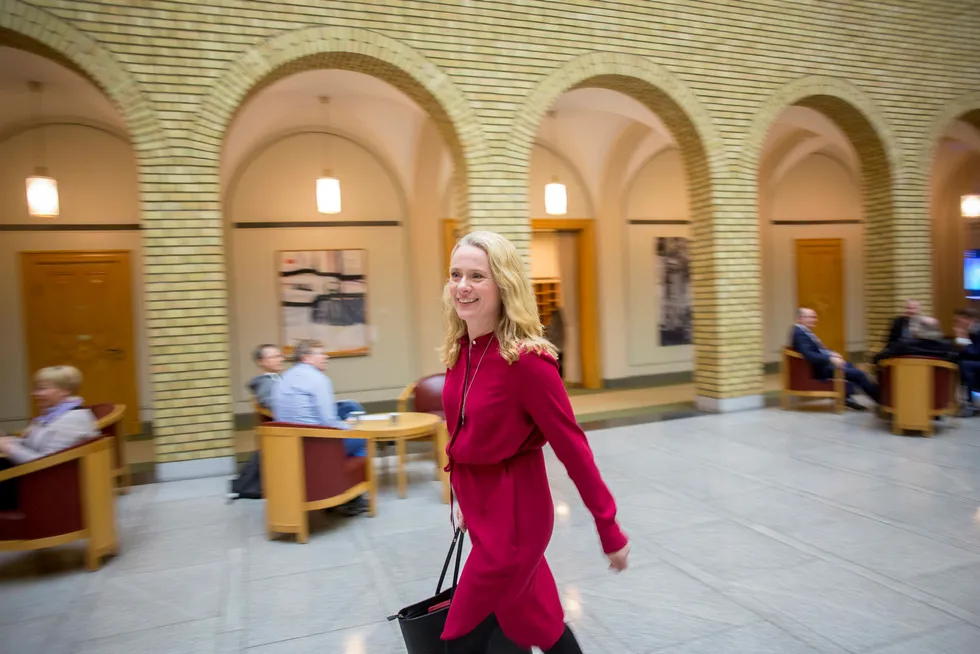 – For mange bransjer er det utfordrende å rekruttere folk, sier arbeidsminister Anniken Hauglie.