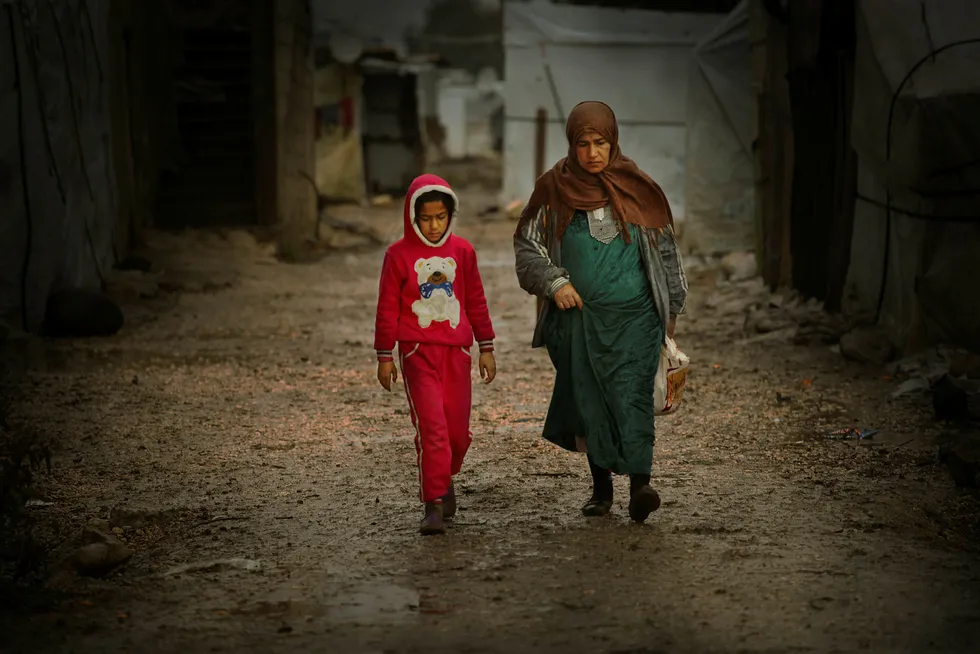 Stadig flere syriske flyktninger i Libanon lever i dyp fattigdom, konstaterer FNs høykommissær for flyktninger (UNHCR). Disse krigsflyktningene lever i en provisorisk leir i Semmaqiyeh nord i Libanon. Foto: Nils Inge Kruhaug / NTB scanpix