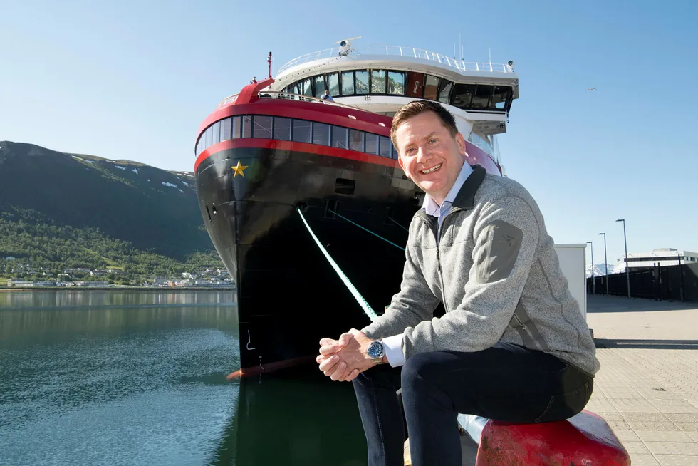 Det nye hurtigruteskipet «Roald Amundsen» ligger til kai i Tromsø. Konsernsjef i Hurtigruten, Daniel Skjeldam, sier at skipet vil være svært lønnsomt.