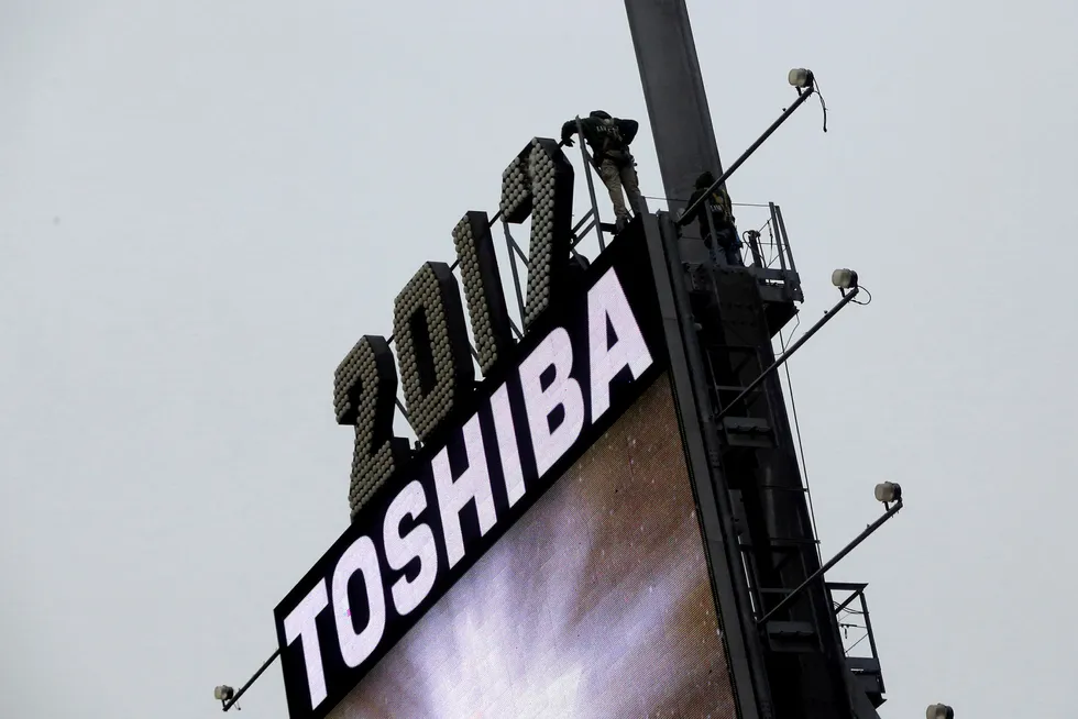 Toshiba-aksjen fortsetter å rase. Foto: ANDREW KELLY