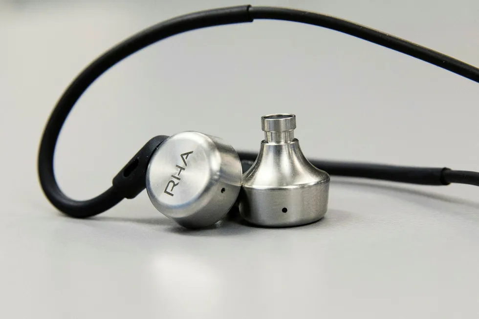 RHA Audio MA750 Wireless byr på virkelig god lyd på sitt beste. Men RHAs første trådløse øreplugger har også et par barnesykdommer. Foto: Magnus Eidem