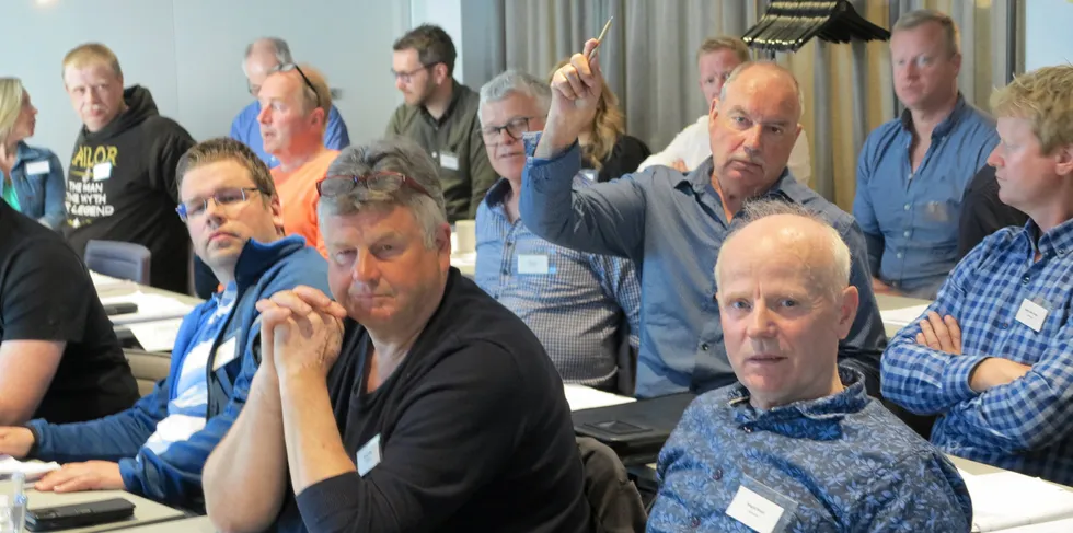 På årsmøtet i Sør-Norges Notfiskarlags ble det debatt om kvotefaktorer i kystmakrellfiske. Jan Henry Nøstbakken ba om ordet for å protestere mot fordelingen slik den er i dag, noe årsmøtet sluttet opp om.