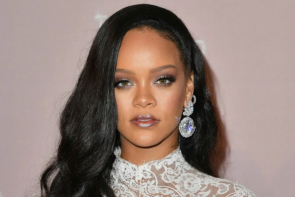 Rihanna kan nå smykke seg med tittelen verdens rikeste kvinnelige musiker.