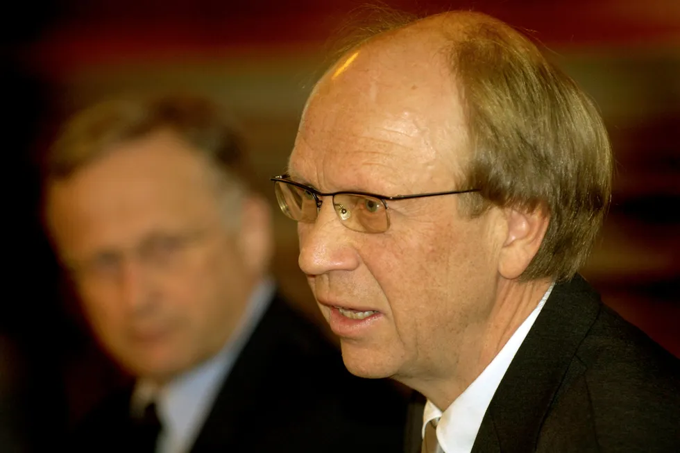Bankforeningens kritikk av Knut N. Kjærs valg av strategi for Oljefondet i 1998 var særlig begrunnet med at store og profesjonelle forvaltere bør ha et ansvar for sine investeringer, skriver Stein Sjølie.
