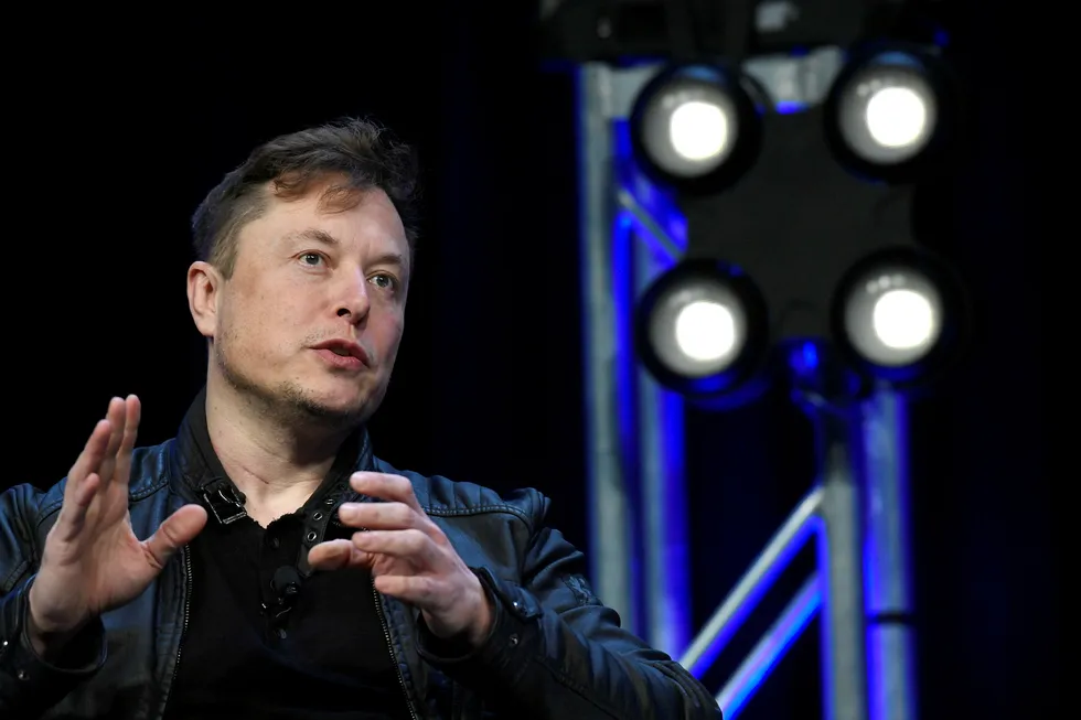 Tesla-grunnlegger Elon Musk truer med å flytte Tesla-fabrikken ut av California på grunn av de strenge restriksjonene for å bremse koronaviruset.