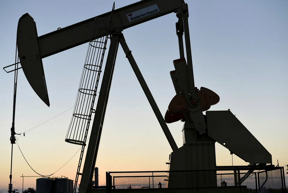 Oljeprisene fortsetter oppgangen i forkant av Opec-møtet neste uke. Bildet er fra et oljefelt i Oklahoma i USA. Foto: NICK OXFORD / REUTERS / NTB SCANPIX