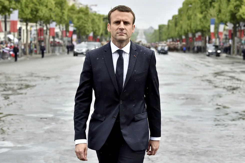 Frankrikes nye president, Emmanuel Macron, baserte sin valgkamp på en blanding av «høyrevridde» arbeidsreformer og «venstrevridde» lettelser i budsjett- og pengepolitikken. Slike ideer får støtte i Tyskland og blant EUs beslutningstagere. Foto: Pool/Reuters/NTB Scanpix