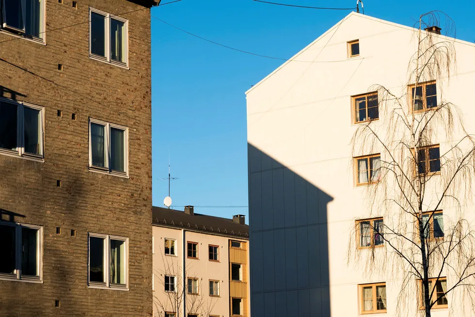 Den nye boliglånsforskriften har ført til at norske banker har strammet inn på kredittpraksisen overfor husholdningene. Foto: Skjalg Bøhmer Vold