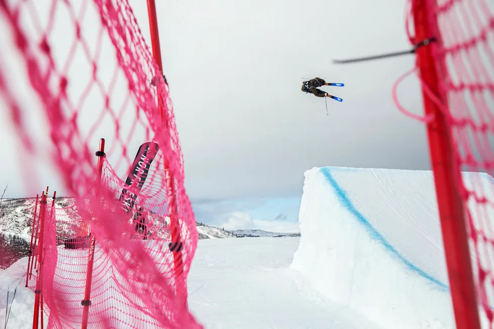 Christian Nummedal roterer stilfullt gjennom fjelluften øverst i Hallingdal. Foto: Thomas T. Kleiven