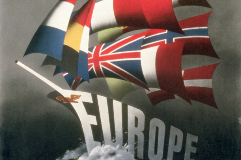 På reklameplakaten er skutens seil farget som europeiske lands flagg. Det norske flagget er midtskips. Budskapet er klart: om alle i Europa er med, kan skuten drives fremover.