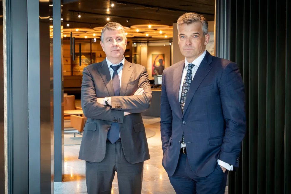 Sjef for investment banking i ABG Sundal Collier Are Andersen (til venstre) og norgessjef Peter Straume. Begge fikk en bonus på 18,9 millioner kroner hver i fjor.