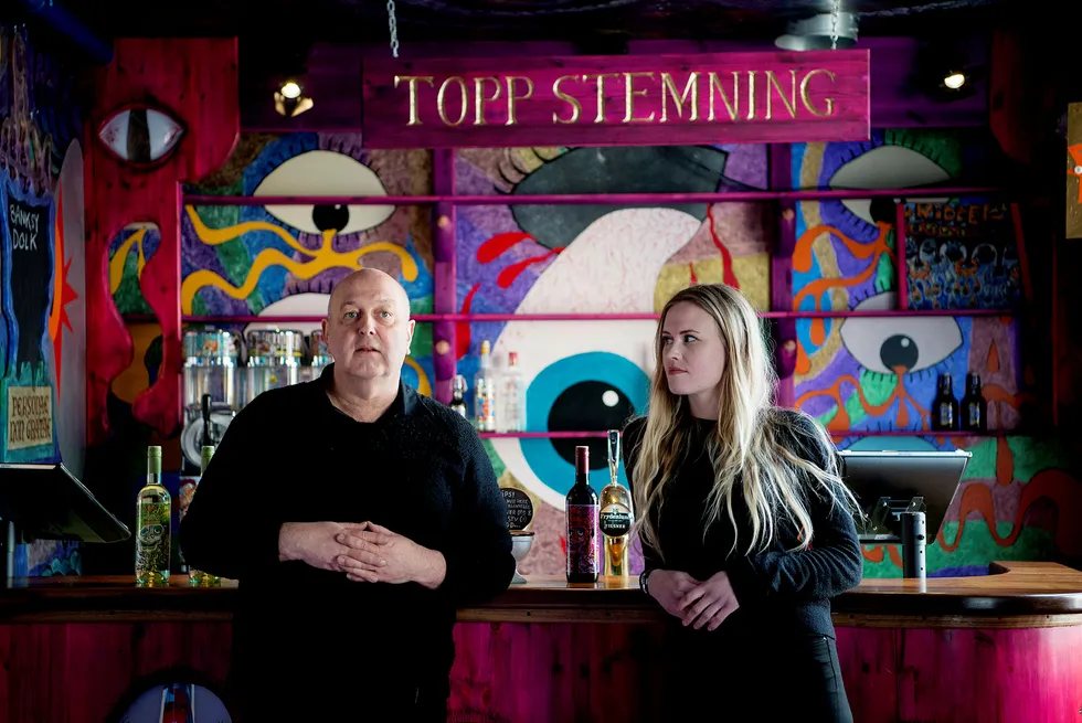 Topp stemning. Kunstner Christopher Nielsen og daglig leder Tina Dahl er fornøyd med at de snart åpner Misfornøyelsesbar.