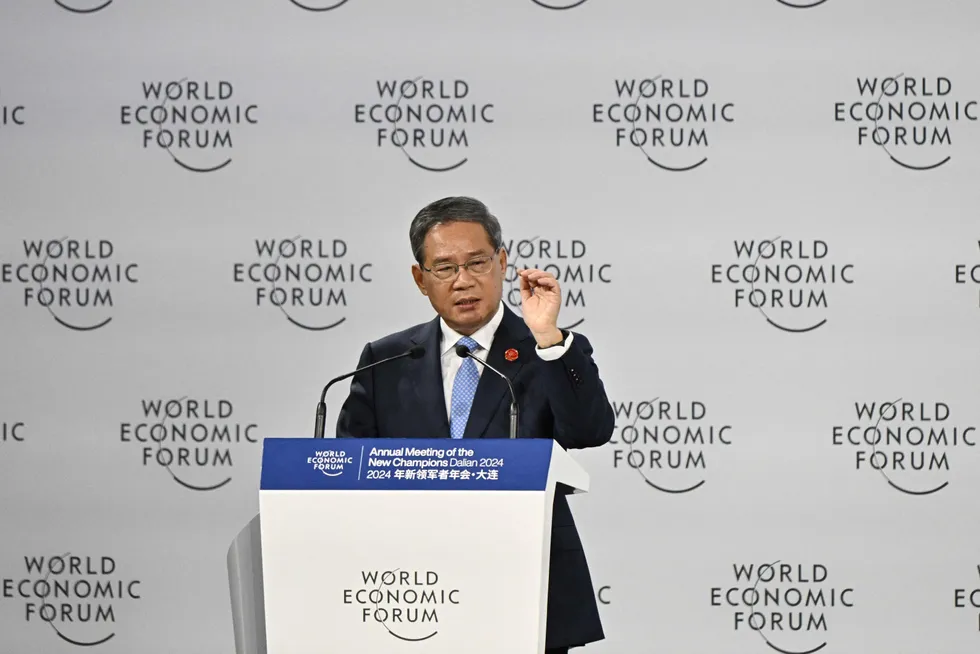 Kinas statsminister Li Qiang leverte en tale under åpningen av World Economic Forum i Dalian tirsdag formiddag.