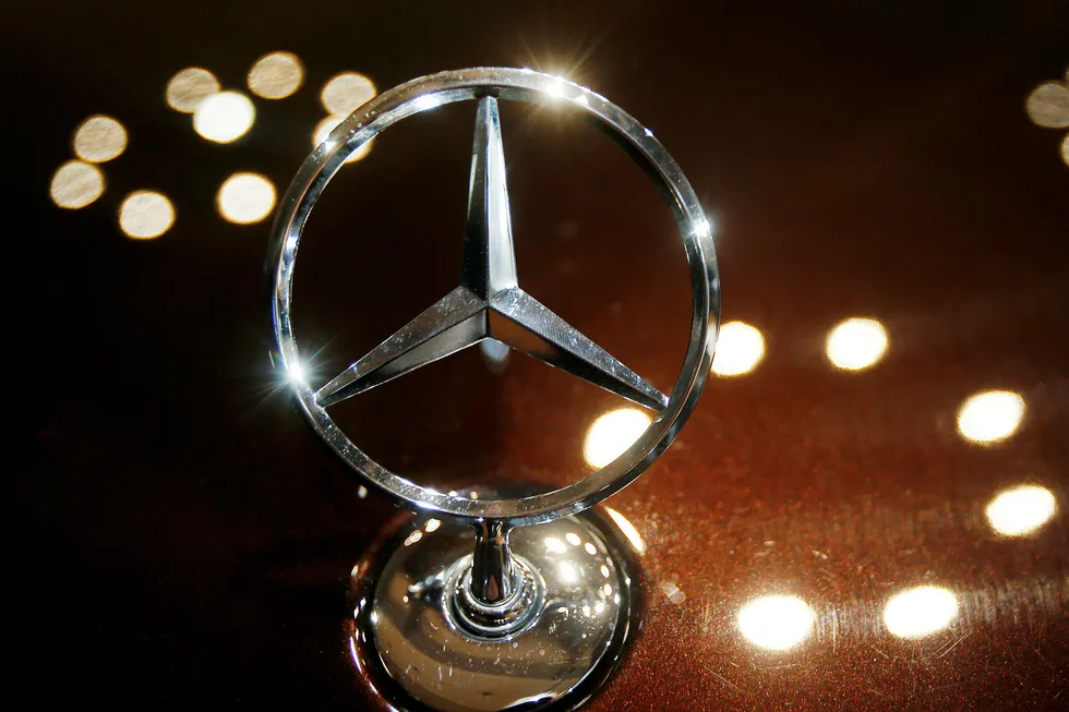 Den tyske bilprodusenten Daimler sa tirsdag at de tilbakekaller 3 millioner dieselbiler. Foto: Michael Probst / AP