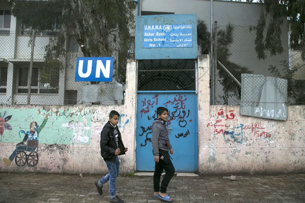 Israel og FN har hatt et komplisert forhold i 70 år, skriver artikkelforfatteren. I Askar-flyktningleieren på Vestbredden driver FN en skole for palestinske flyktninger. Foto: Jaafar Ashtiyeh/AFP/NTB Scanpix
