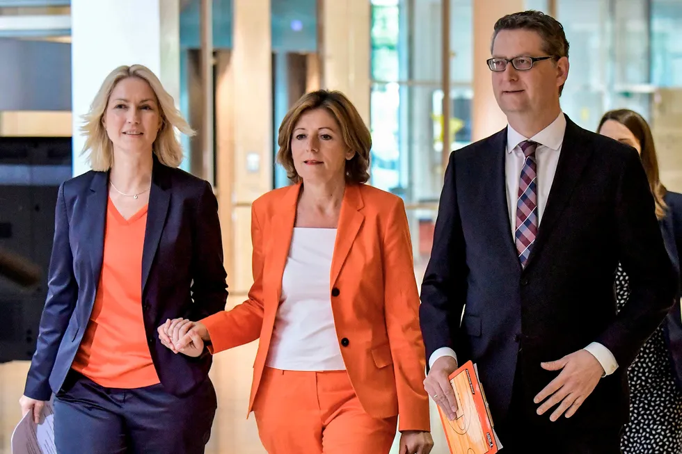 VERRE: Malu Dreier, Manuela Schwesig og Thorsten Schäfer-Gümbel, trioen som midlertidig leder det tyske sosialdemokratiske partiet SPD, opplever målinger på ellevetallet.
