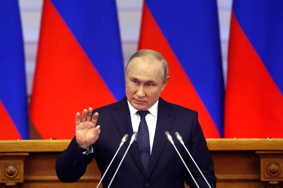 President Vladimir Putin mener Vesten er ute etter Russland.