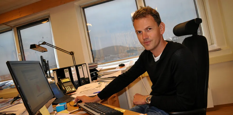 Kristian Klo er styreleder i oppdrettsselskapet Øyfisk på Myre i Vesterålen. Selskapet på må punge ut for å ha hatt for mye fisk stående i merdene en periode i 2020.