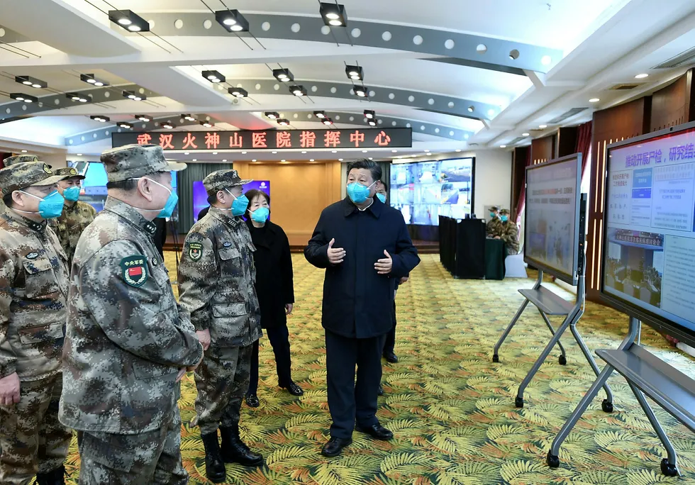 Kinas president Xi Jinping på besøk i Wuhan som ledd i en diplomatisk offensiv.