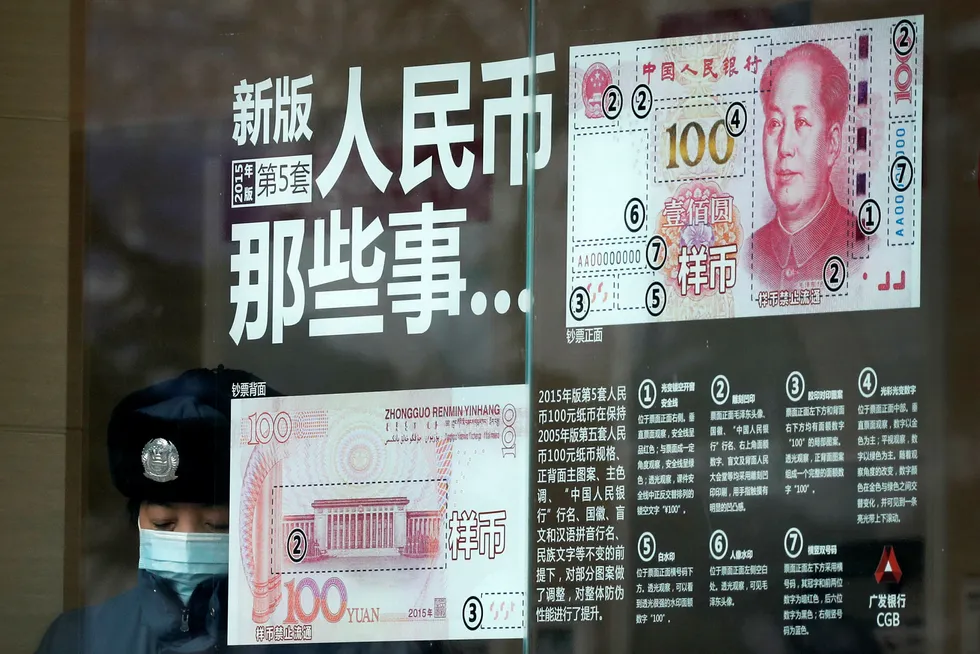 Kina foretar endringer i valutakurven fra 2017 og vil blant annet la den norske kronen inngå - sammen med andre valutaer. Foto: Andy Wong/AP/NTB Scanpix