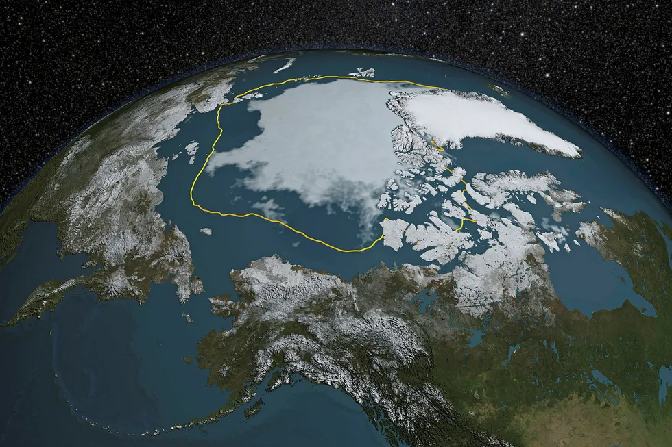Mye galt skjer på planeten vi bor på , ifølge ny rapport. Bildet viser utbredelsen av is i arktis på sommeren i 2015, mens den gule sirkelen viser gjennomsnittet for årene 1981-2000. Foto: NASA/Reuters/NTB scanpix