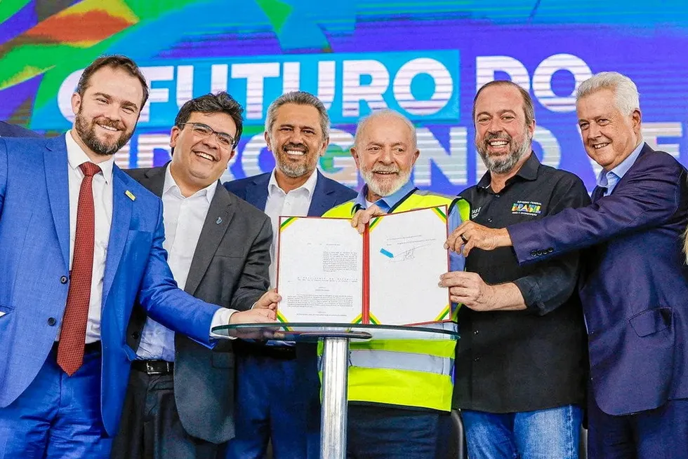 President Lula (in yellow vest) with colleagues at the ceremony on Friday at the Port of Pecém complex in northeast Brazil where he sanctioned the green hydrogen bill.