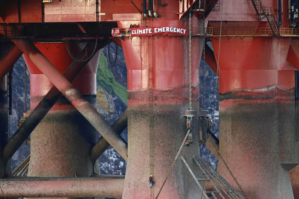 Protest: Greenpeace climbers on Transocean oil rig, Paul B Loyd Jr, in Cromarty Firth, Scotland