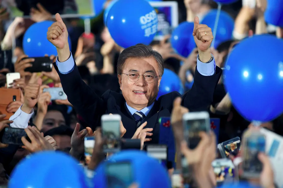 Den liberale kandidaten Moon Jae-in ligger best an til å vinne presidentvalget i Sør-Korea tirsdag. Foto: Jung Yeon-je/AFP/NTB Scanpix