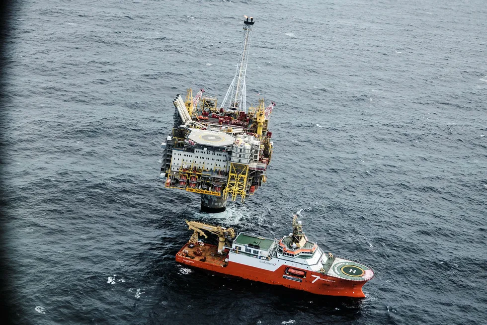 Mange aksjer på Oslo Børs er knyttet til olje- og offshorevirksomhet og påvirkes i stor grad av endringer i oljeprisen.