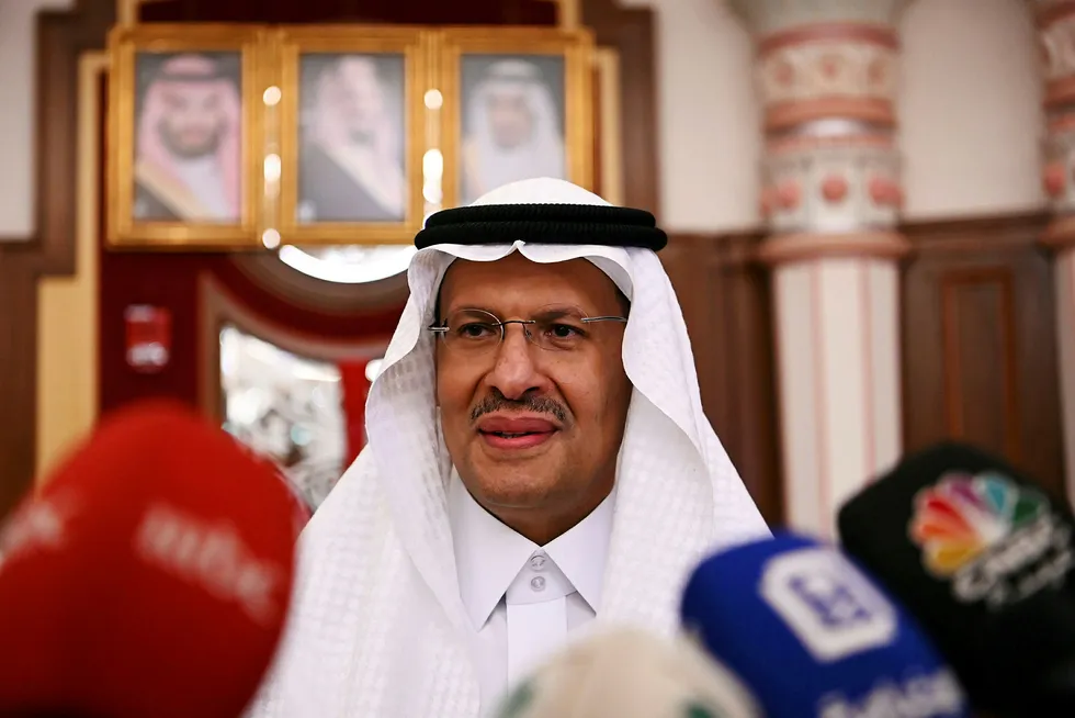 Saudi-Arabias energiminister Abdulaziz Salman skal ha stilt enkelte Opec-medlemmer et ultimatum.